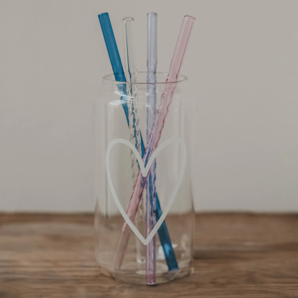GLASSTROHHALME GEDREHT