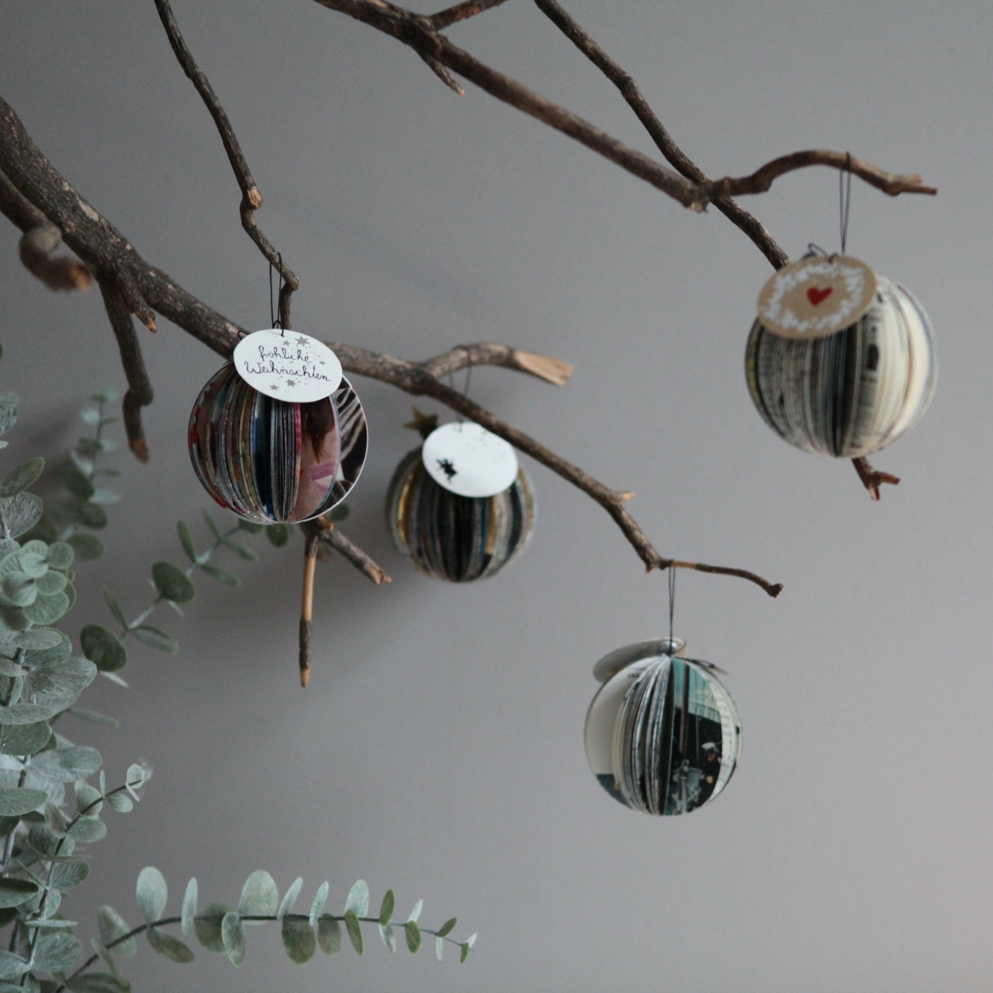 ZEITUNGSPAPIERKUGELN