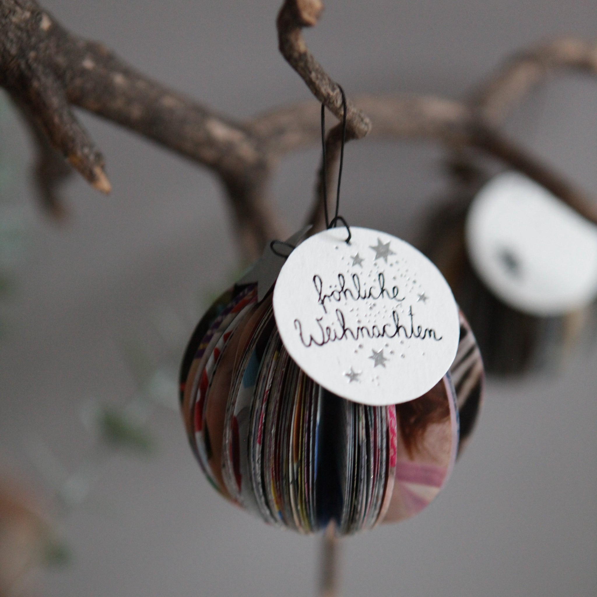 ZEITUNGSPAPIERKUGELN