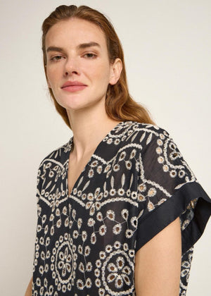 BLUSENSHIRT MIT STICKEREI