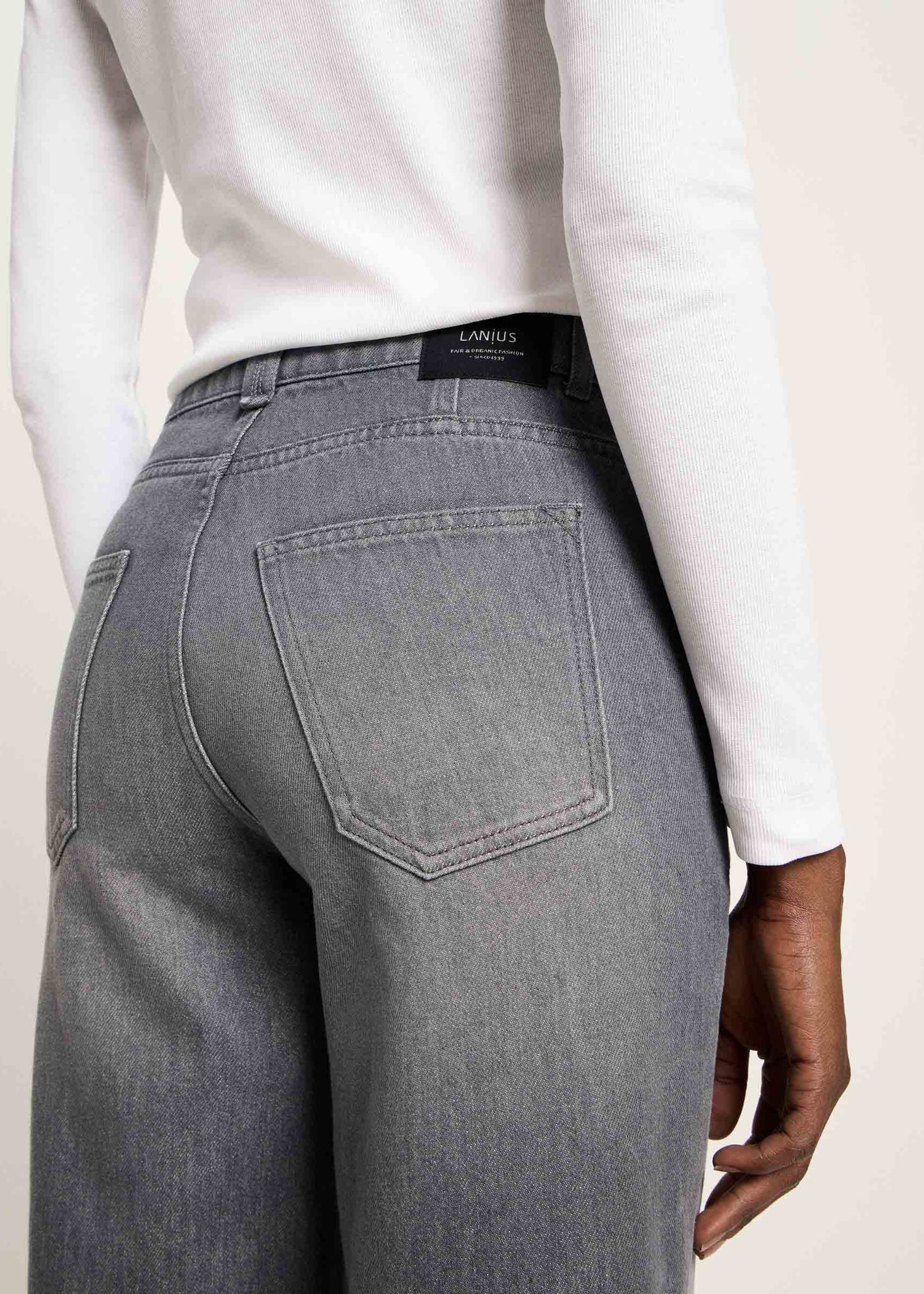 RELAXED JEANS