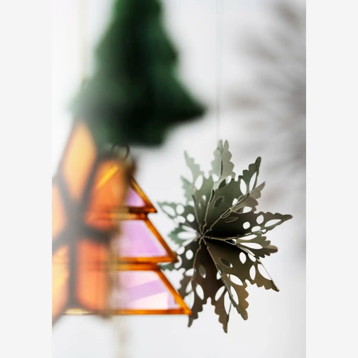 HANGING PAPER SNOWFLAKES