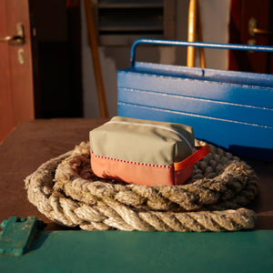 TOILETRY BAG