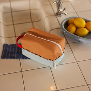 TOILETRY BAG