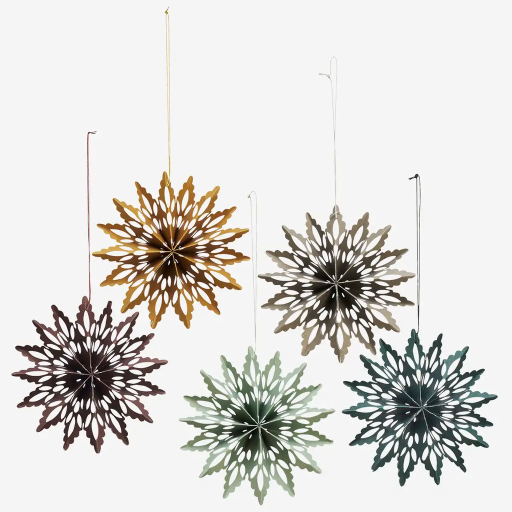 HANGING PAPER SNOWFLAKES