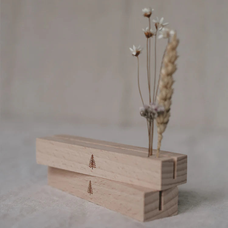 KARTEN- UND BLUMENSTÄNDER