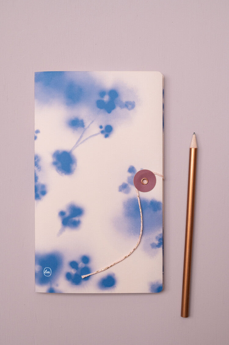 NOTEBOOK WITH JAPANESE CLOSURE