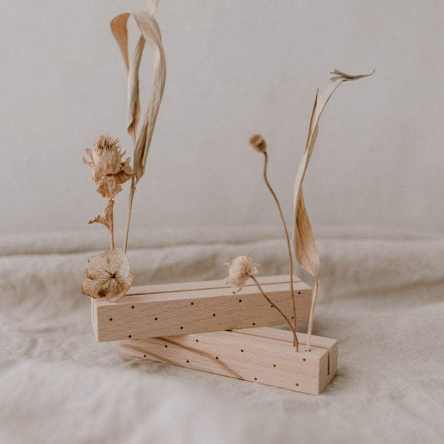 KARTEN- UND BLUMENSTÄNDER