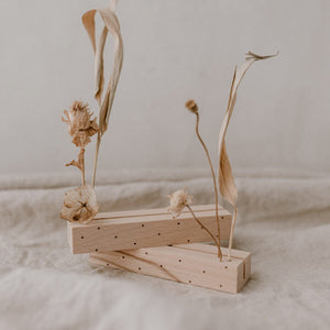 KARTEN- UND BLUMENSTÄNDER