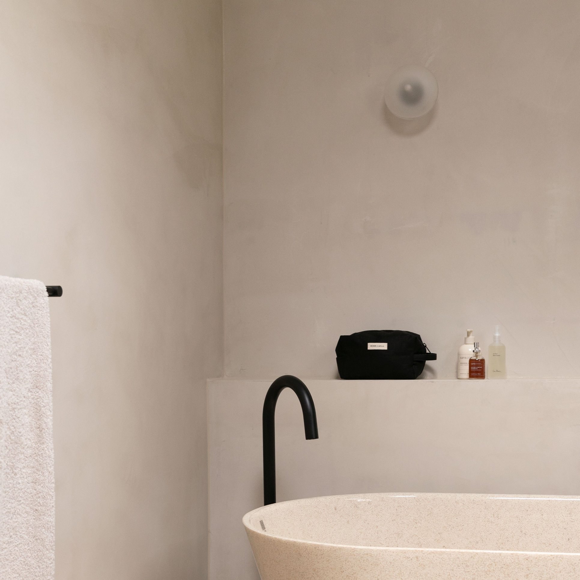 TOILETRY BAG LINEN